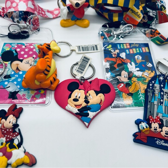 NWT Disney Bundle with two laminated and 7 figurines/keychains - Picture 12 of 16